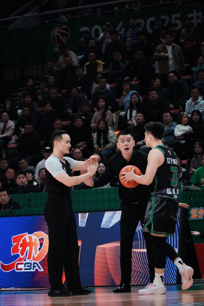 乐动体育ld-辽宁男篮再战胜对手，气势如虹稳坐第一