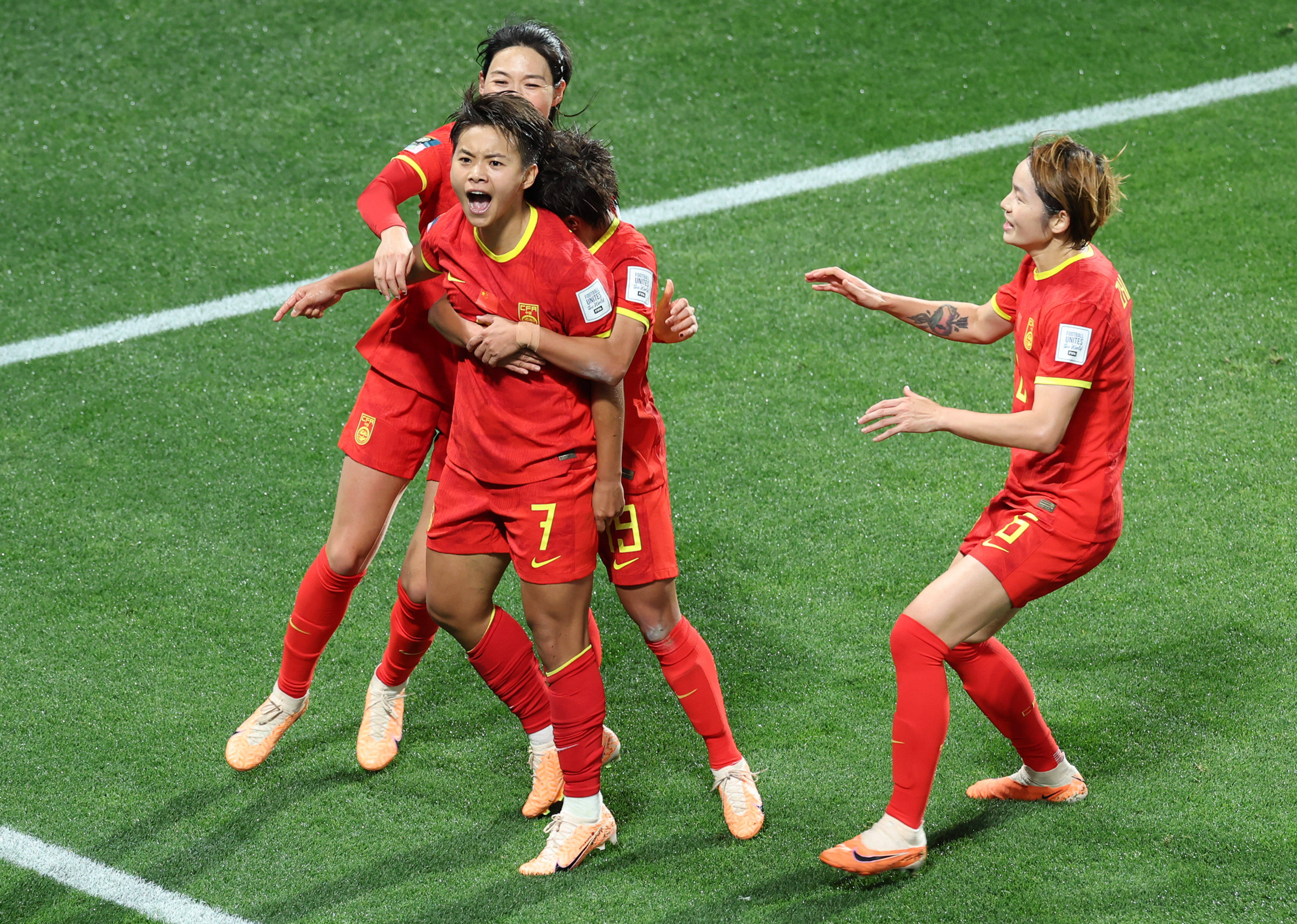 乐动体育官方网站-包含国际体坛：中国女足力挫对手攻陷国际女足比赛的词条