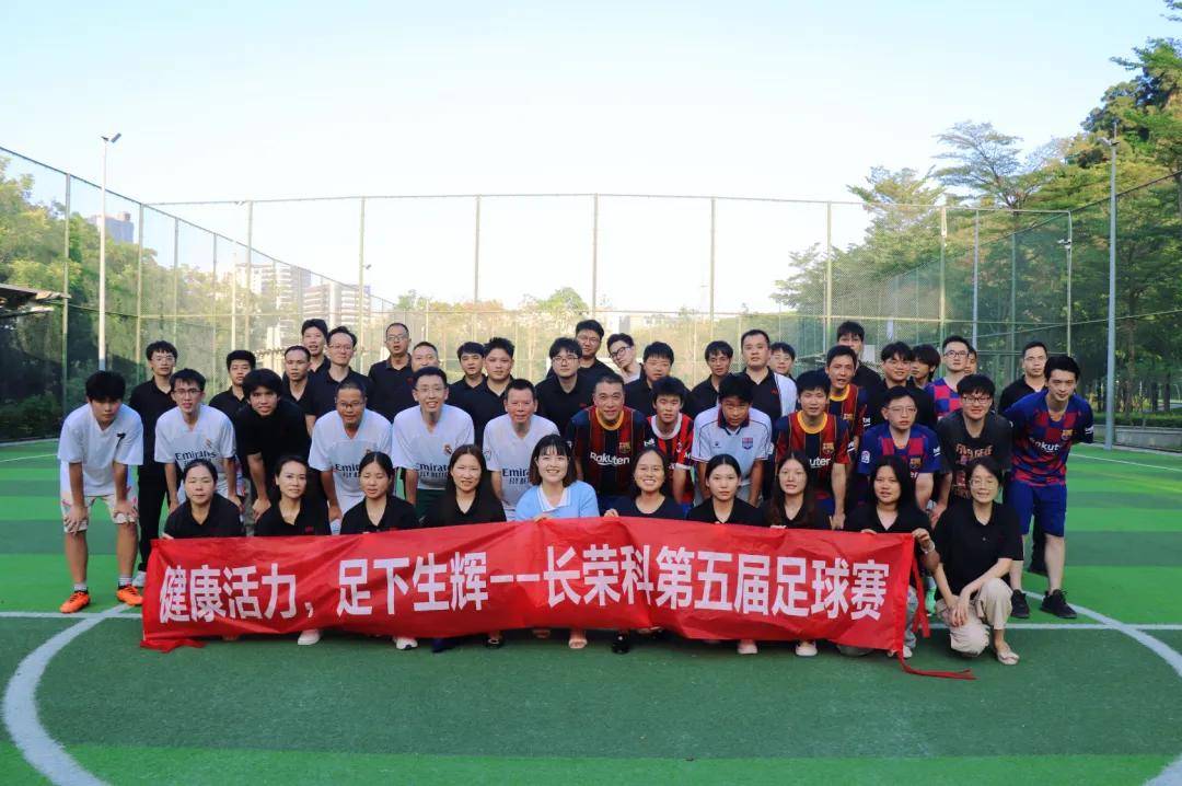 乐动足球官网-女足比赛联赛举行庆功宴，球员欢聚一堂